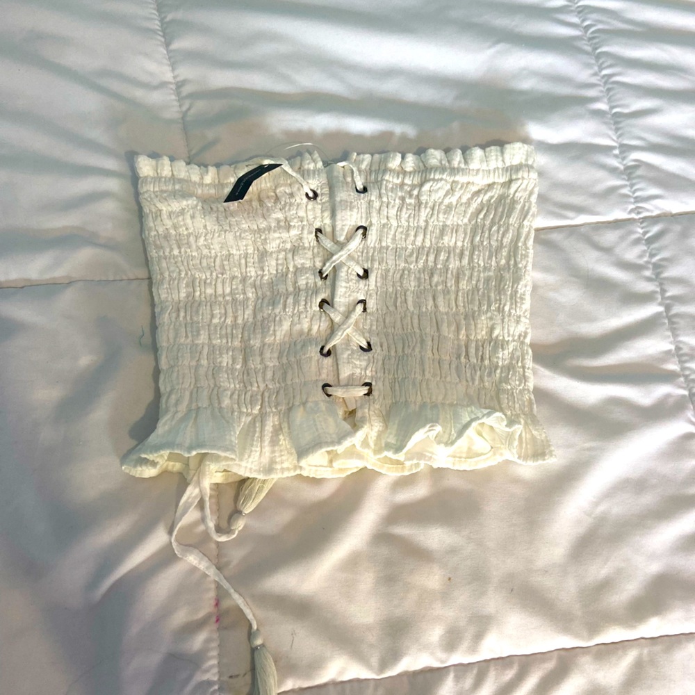 WHITE TUBE TOP WITH LACE